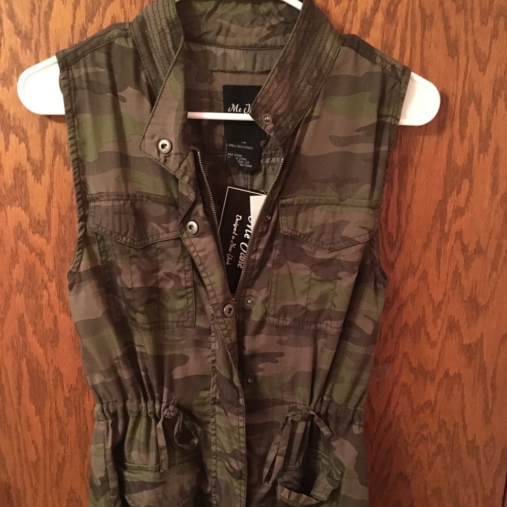 Me Jane Camo Vest